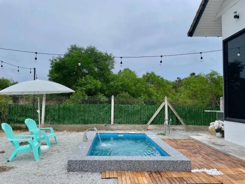 Tiny House & Pool 4 pax 3 mins Merang Jetty