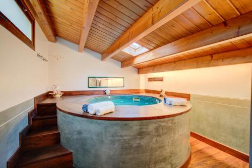 Casa con Piscina climatizada, Jacuzzi, Billar, Aire Acondicionado