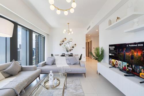 Stunning 2BR Full Burj Khalifa Views 5min walk to Dubai Mall 4