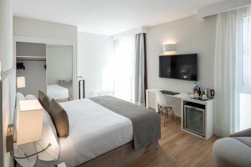 โรงแรมแคททาโลเนียบริสโตร (Catalonia Bristol Hotel) in แซนท์แอนดรูเดลาบาร์คา