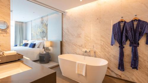 room detail thumbnail 2