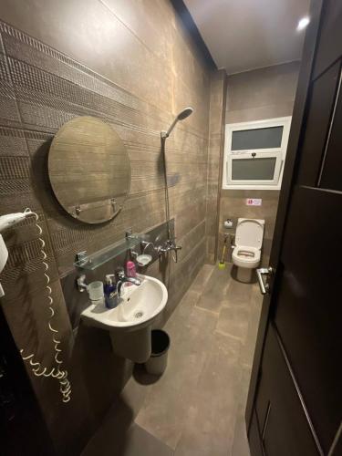 Solima pyramids - image 8