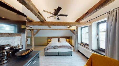 1 queen bed