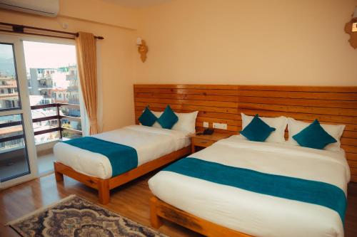 room detail thumbnail 1