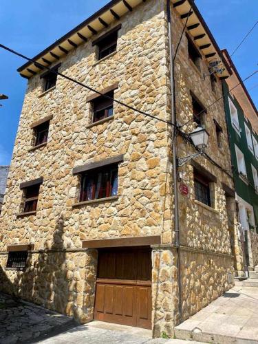 Casa entre el Mar y la Montaña (Casa entre el Mar y la Montana) in Caravia