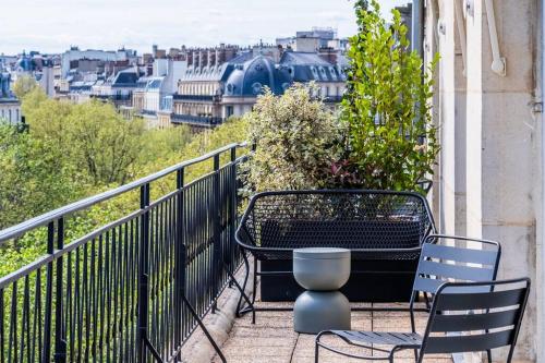 Haussman Palace Appartment - image 13