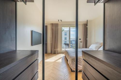 Haussman Palace Appartment - image 7
