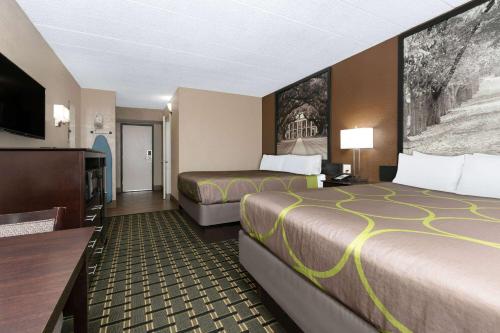 Super 8 by Wyndham Grand Prairie North in Grand Prairie, USA