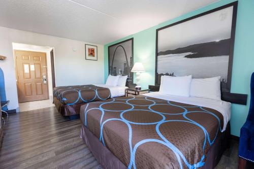 Super 8 by Wyndham Branson By Andy Williams Theatre in Branson, USA