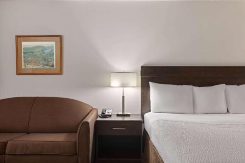 Travelodge by Wyndham Thunder Bay ON