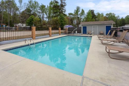 Days Inn by Wyndham Douglasville-Atlanta-Fairburn Road