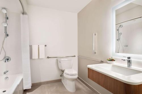 King Room with Accessible Tub - Disability Access