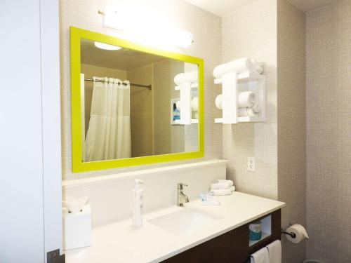 Hampton Inn & Suites Flowery Branch - image 8