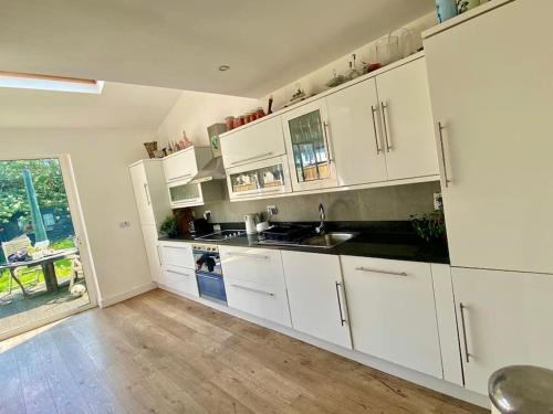 Large One Bedroom House near Twickenham stadium