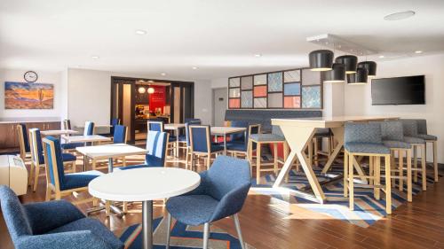Hampton Inn Phoenix Airport North - image 12