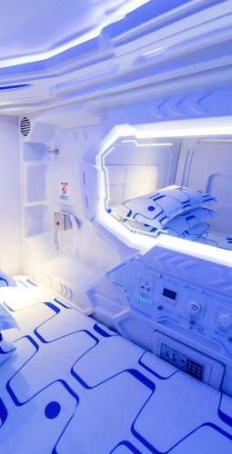 西安咸阳国际机场眯一会太空舱酒店 (Xi'an Xianyang International Airport Space Capsule Hotel) in 西安咸陽國際機場