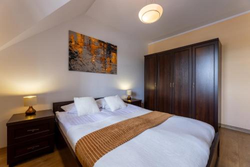 One-Bedroom Apartment with Harbour View image 10