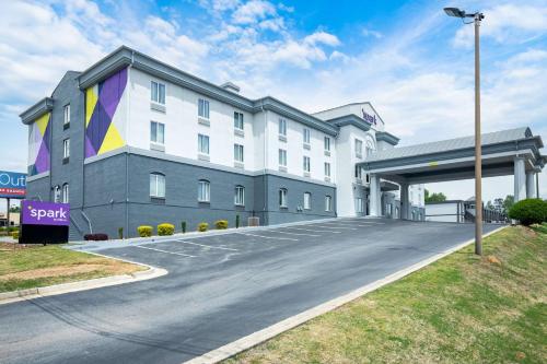 . Spark by Hilton Commerce, GA
