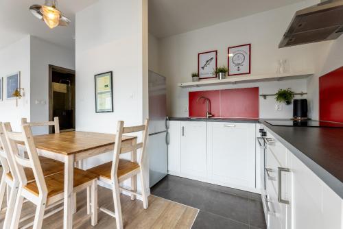 Apartamenty Bałtyckie - Bulwar Portowy - widok na port centrum najlepsza lokalizacja w Ustce - image 3