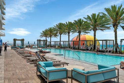 1712-Amazing 1Bd-1Ba beach front OCEAN view in Hollywood, USA