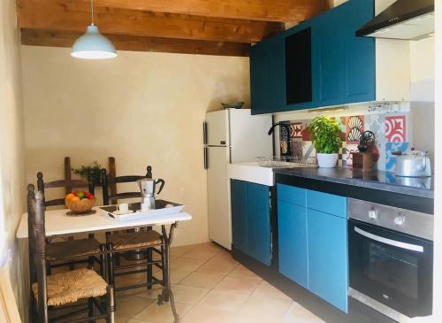 La Petite Grange, pour un séjour écolo-chic ! (La Petite Grange, pour un sejour ecolo-chic !) in Lachapelle-sous-Aubenas