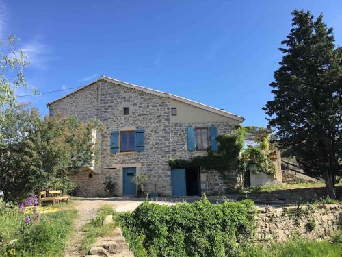 Kert, La Petite Grange, pour un séjour écolo-chic ! (La Petite Grange, pour un sejour ecolo-chic !) in Lachapelle-sous-Aubenas