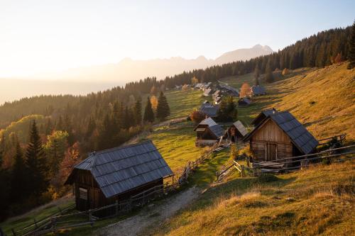 V objemu gora in 斯雷德尼亞華斯-博希尼尤