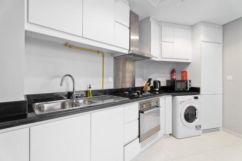 Nasma Luxury Stays - Charming Studio at DAMAC Hills Artesia Tower C, Дубай (фото 8)