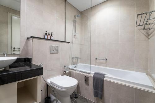 Nasma Luxury Stays - Charming Studio at DAMAC Hills Artesia Tower C, Дубай (фото 10)