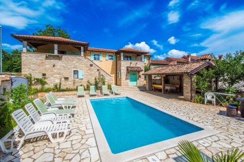Viesnīcas āriene, Villa Sandi, mediterranean Villa with pool and jacuzzi in Jakačići