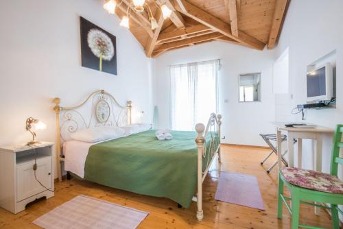 Villa Sandi, mediterranean Villa with pool and jacuzzi in Jakačići