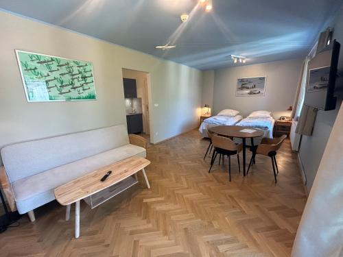 2 twin beds, 1 sofa bed