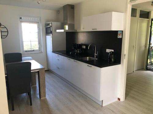 Seadmed, Modern Vakantiehuis op Loopafstand van de Zee in Kamperland in Kamperland