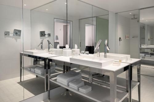SLS Brickell - image 3