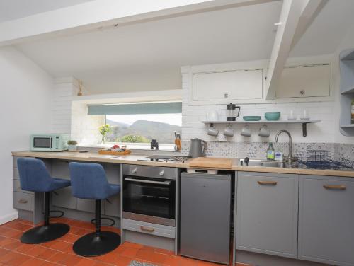 المنظر الخارجي, Fron Heulog Cottage in لانبرس