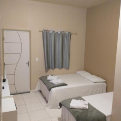 1 double bed, 1 twin bed