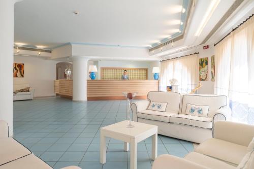 Cala Della Torre Resort - 로비