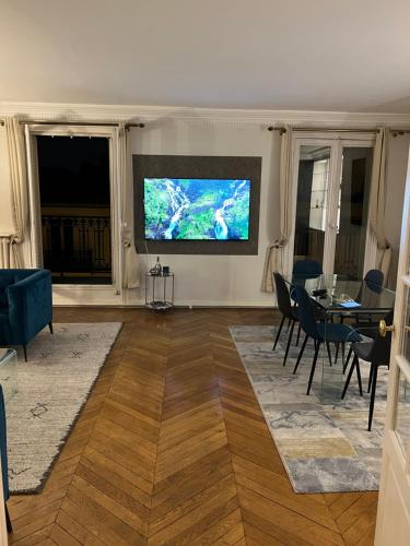 Appartement BALCON , VUE Tour Eiffel AC 5/6 P