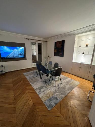 Appartement BALCON , VUE Tour Eiffel AC 5/6 P