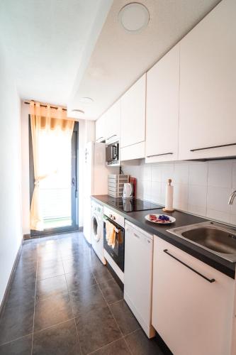 Kitchen, Comodo apartamento en Tres Cantos by beBalmy in Tres Cantos