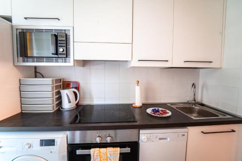 Kitchen, Comodo apartamento en Tres Cantos by beBalmy in Tres Cantos
