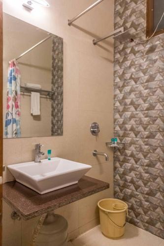 Woodpecker Apartment Hauz Khas 3 Room BnB - 화장실