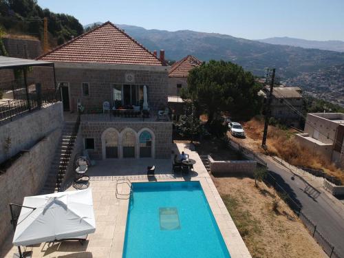 Skats, Beit Teta Mona in Khenchara