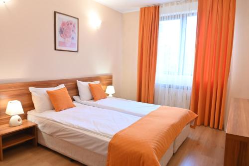 One-Bedroom Apartment with Terrace (3 Adults) image 10