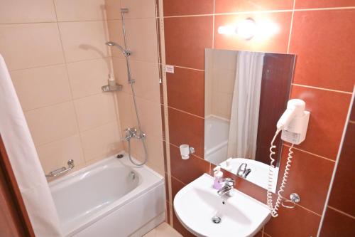 Family Suite with Terrace (2 Adults + 2 Children) image 10