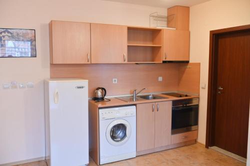 One-Bedroom Apartment with Terrace (2 Adults + 1 Child) image 10