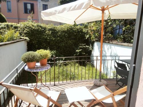 Casa Mari - free secure parking, breakfast, private bathroom, wifi, garden, aircon, 5 min walk to metro and train station, Milan (photo 10)