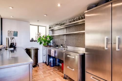 Splendid Art Deco Loft in the Heart of Cape Town - image 8