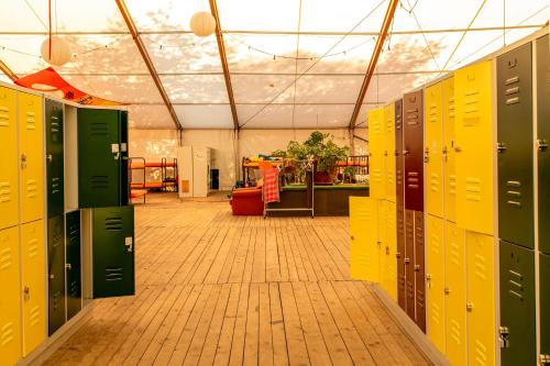 THE TENT - Youth Only - Buchung leider nur bis 30 Jahre möglich! – Munich, CO