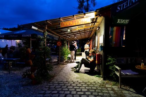 THE TENT - Youth Only - Buchung leider nur bis 30 Jahre möglich! – Munich, CO